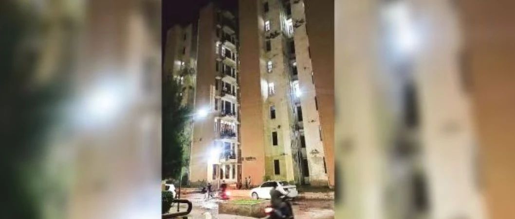 受美剧《绝命毒师》启发，印度化学和物理老师联手造出1.5亿卢比“硬核毒品”，租高档公寓改造为制毒实验室，警方正追踪买家