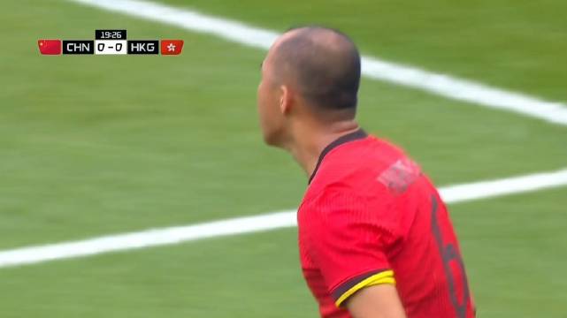 国足1比0胜中国香港获东亚杯季军，黄政宇首球建功