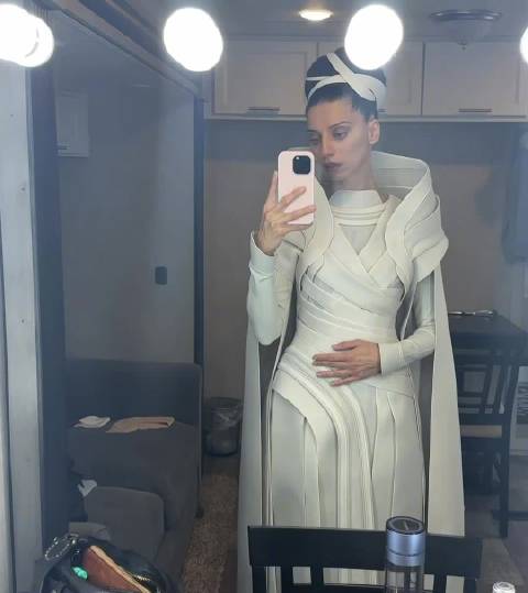 新超人电影超人曝光超人生母萝拉·凡·艾尔幕后照！