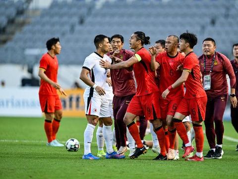 从未垫底！国足1-0夺季军，东亚杯20人大规模冲突，对方心态崩了