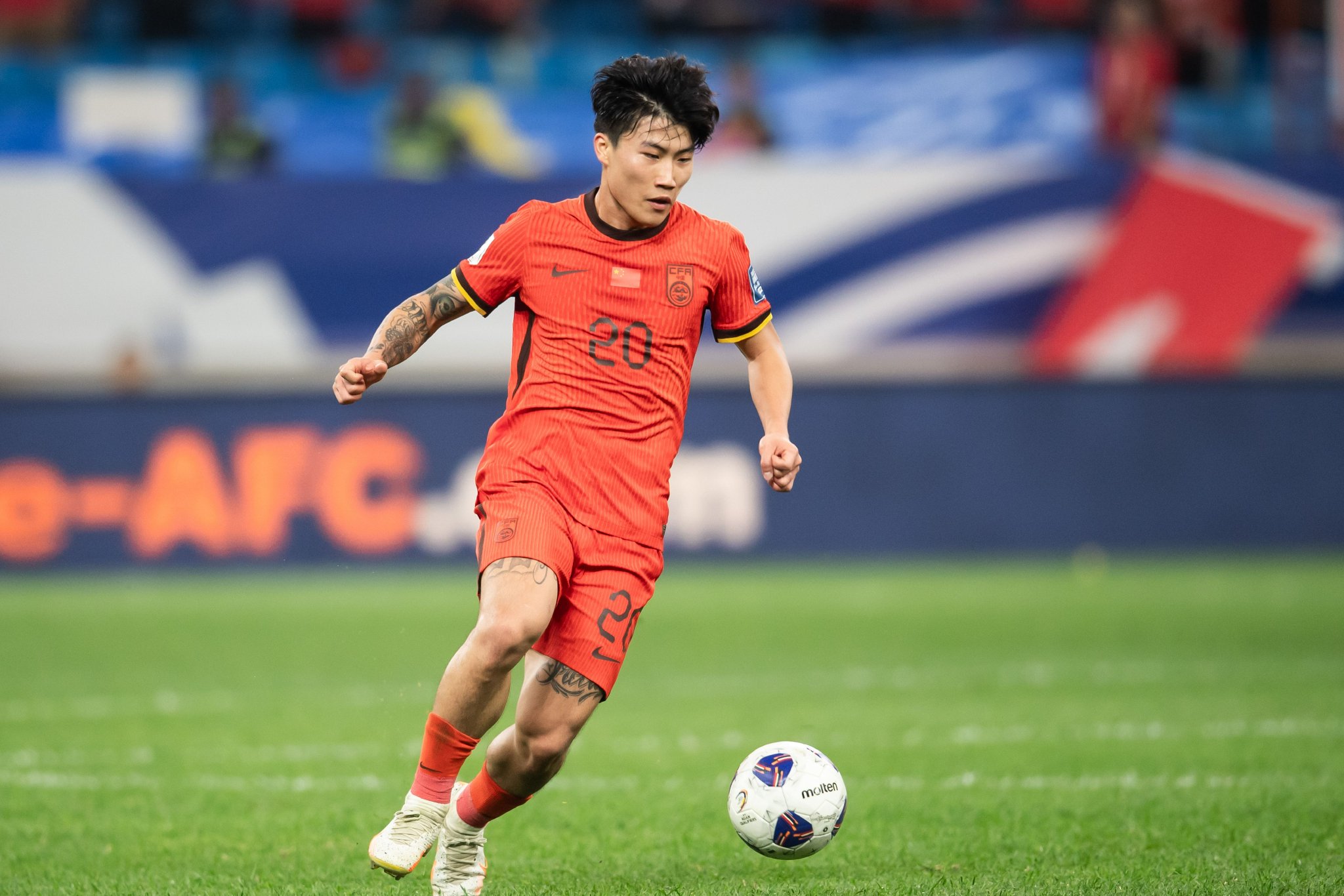 赵宇谈国足：久尔杰维奇很迷恋3.5个后卫，谢文能防守时要收回来