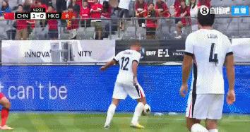 这球没必要啊！上半场补时阶段，黄政宇背后放倒对手吃到黄牌