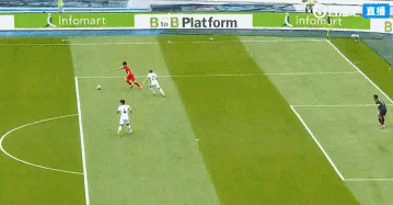 德布劳内附体！徐新精准长传塞鸟抽射被扑，张玉宁补射打中边网！