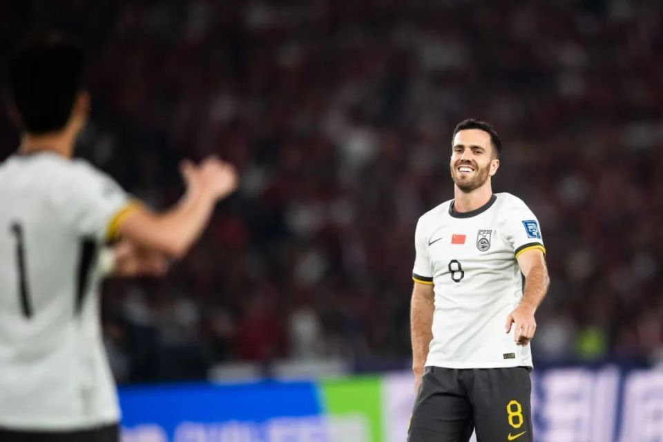 国足尊严之战首发出炉！久帅连换4人，塞鸟首获先发，韦世豪替补