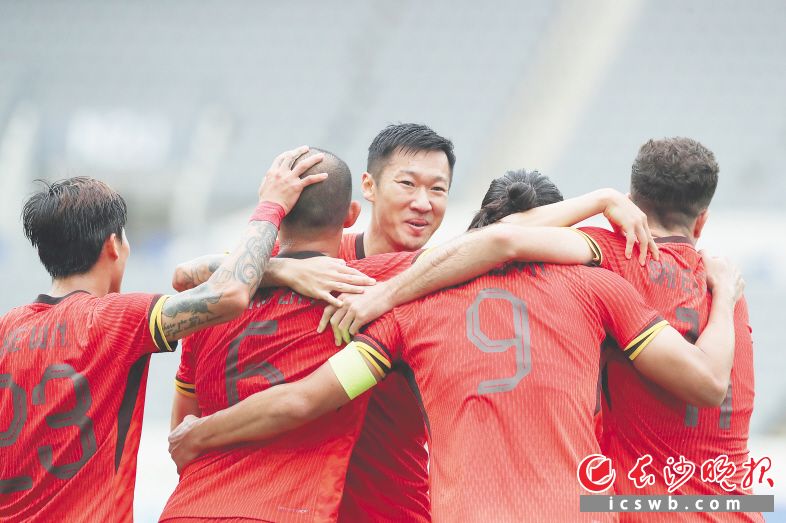 1比0击败中国香港！黄政宇首球，国足东亚杯首胜