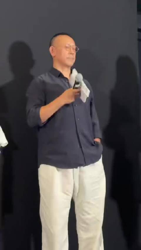 姜文首映礼谈用钢琴拍让子弹飞，称有挑战才有趣