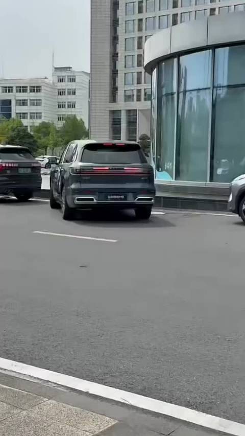 吉利银河M9十几万的车也有天顶星科技？