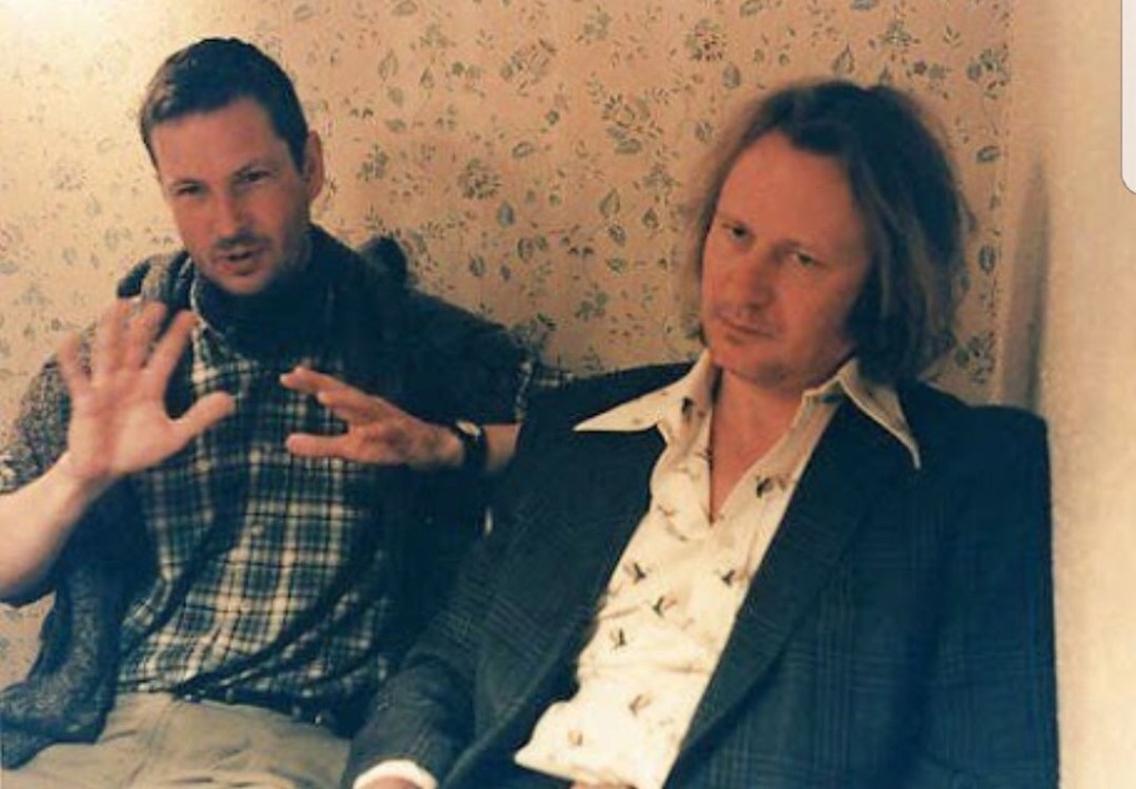 拉斯·冯·特里尔（左）与斯卡斯加德在拍摄《破浪》时