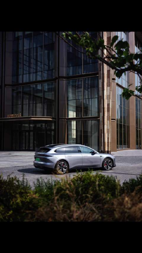 不得不说，国产新能源轿车还是颜值高