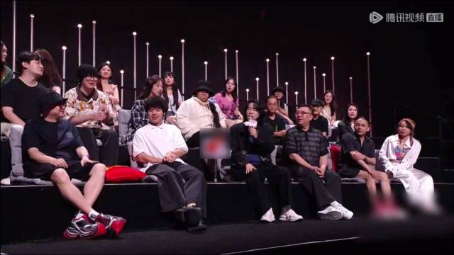 水木年华直播质疑郝蕾点评不专业，萧亚轩回应漂亮无罪