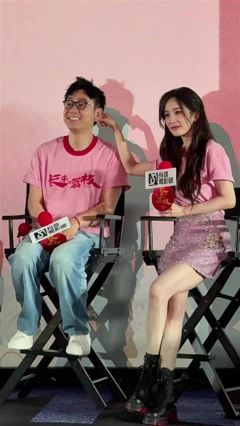 杨幂大鹏还原拧耳朵名场面