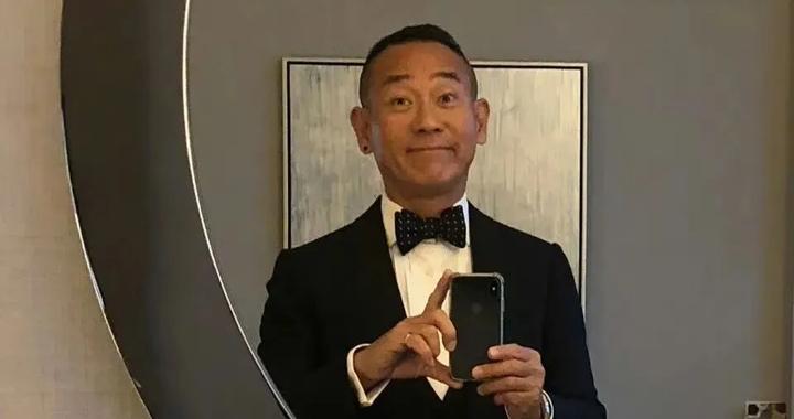 被黎姿拒爱18年后，他独居6亿豪宅：一人一狗，不要太爽！