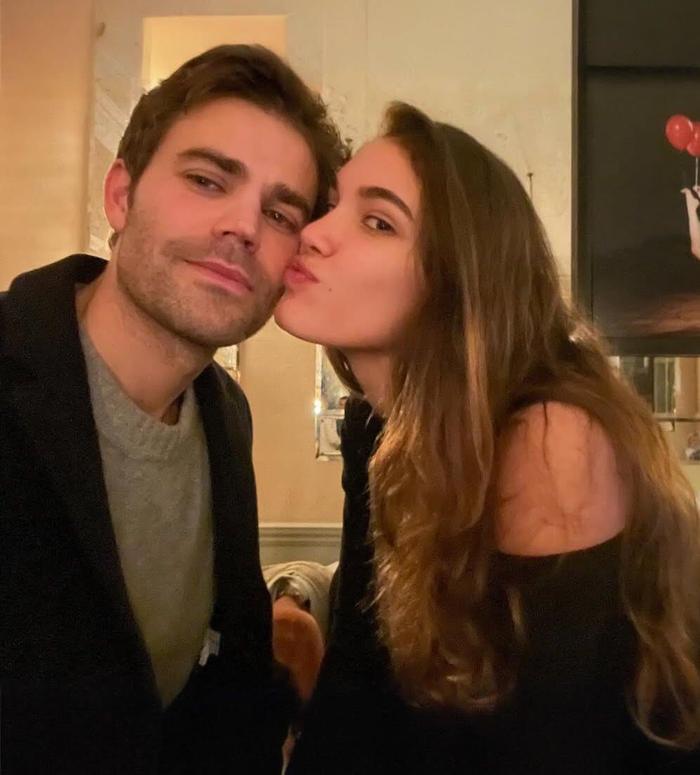 《吸血鬼日记》男星保罗·韦斯利与小17岁女友订婚