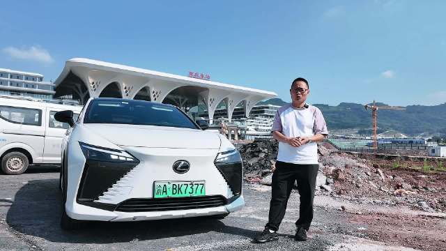 视频：雷克萨斯 RZ 动态测评：驾驶质感好，大降价卖不动，雷电车不香？