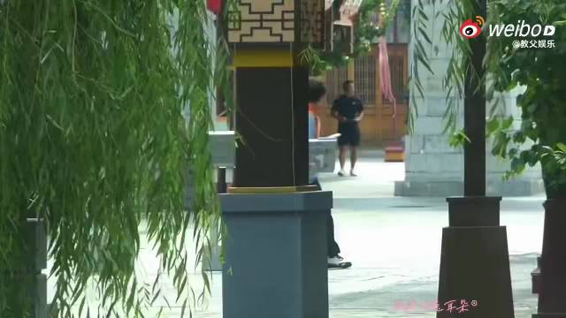 尹浩宇录全员加速中见黑衣人秒逃