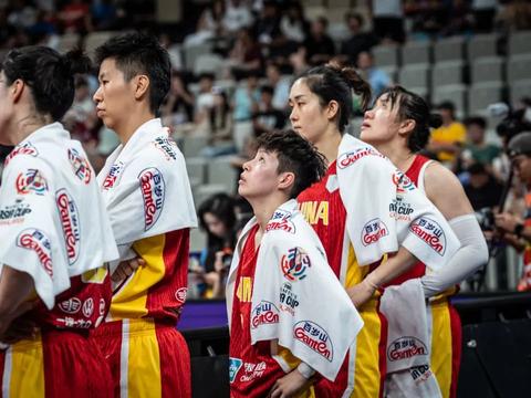 中国女篮铜牌奖金出炉！两老将泪目有意宣退，郑薇三叉戟时代落幕