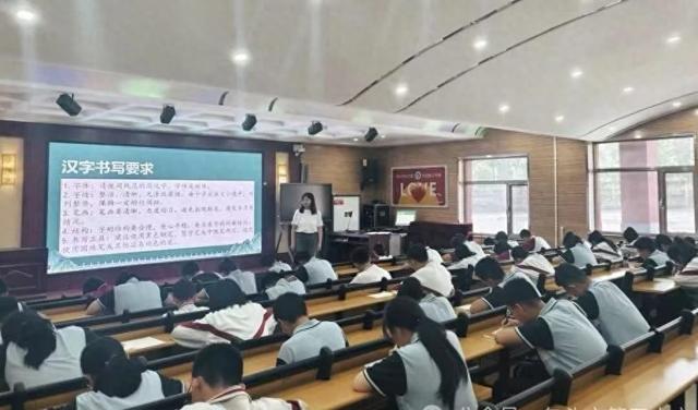 包头市第四十六中规范汉字听写比赛现场。(资料图)