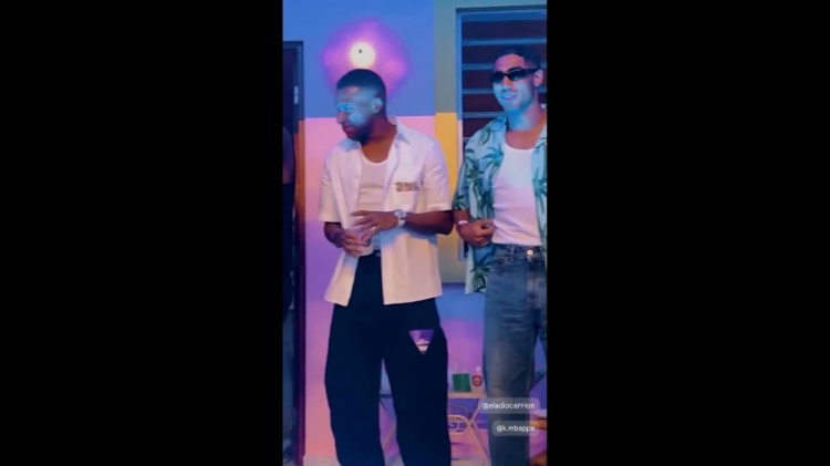 好兄弟，姆巴佩和阿什拉夫一起观看Bad Bunny演唱会