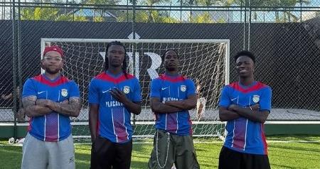 维尼修斯社媒晒照，与卡马文加、Travis Scott在巴西度假