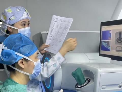 暑期摘镜攻略｜在华西坐诊的近视手术专家，现在能预约普瑞眼科了