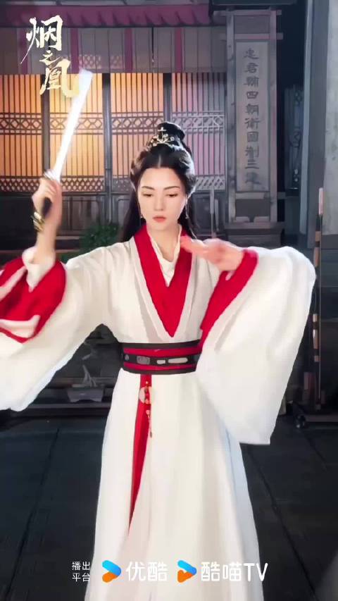 娜然从妲己到复仇女主，新剧《烟之凰》挑战冷艳权谋