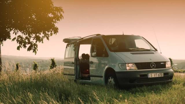 视频：奔驰威霆25周年宣传片男主角帅气引关注