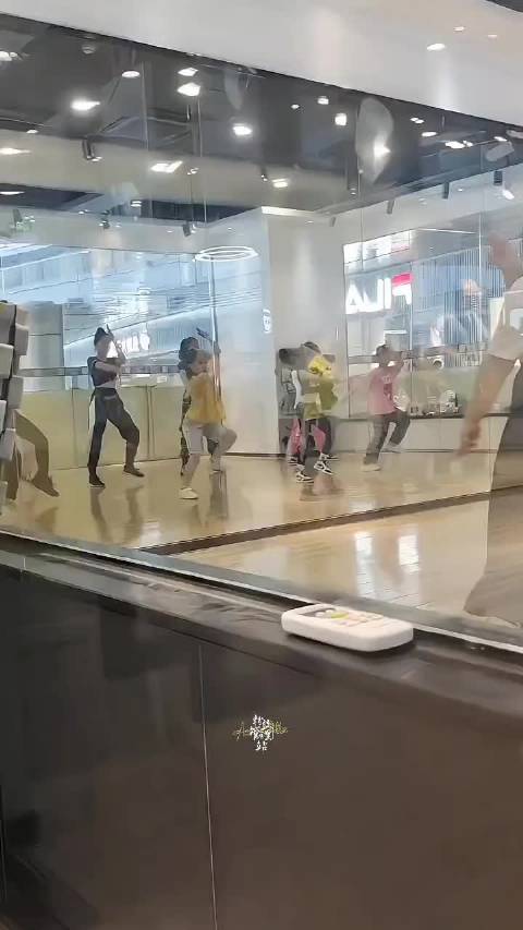 熙熙粉丝庆生，花海祝福暖心