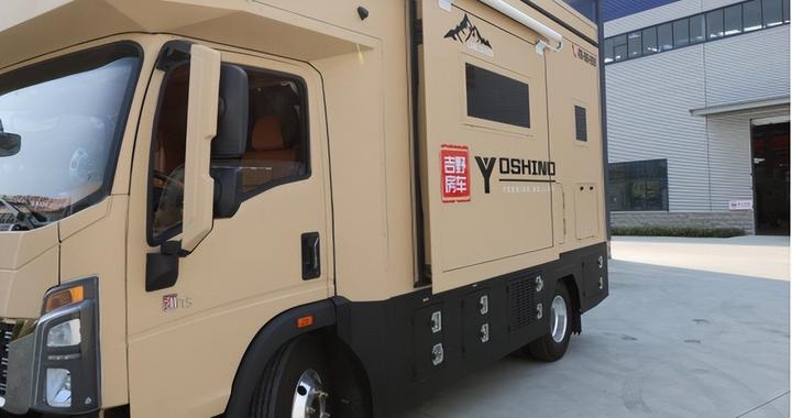 来8.28郑州房车展，看豪沃3.0T 四气囊侧拓升顶，复古与雅致的碰撞