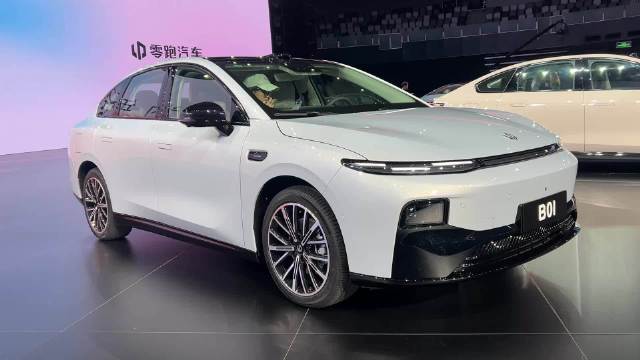 零跑B01纯电轿车8.98万起，双高通芯片激光雷达配650km续航