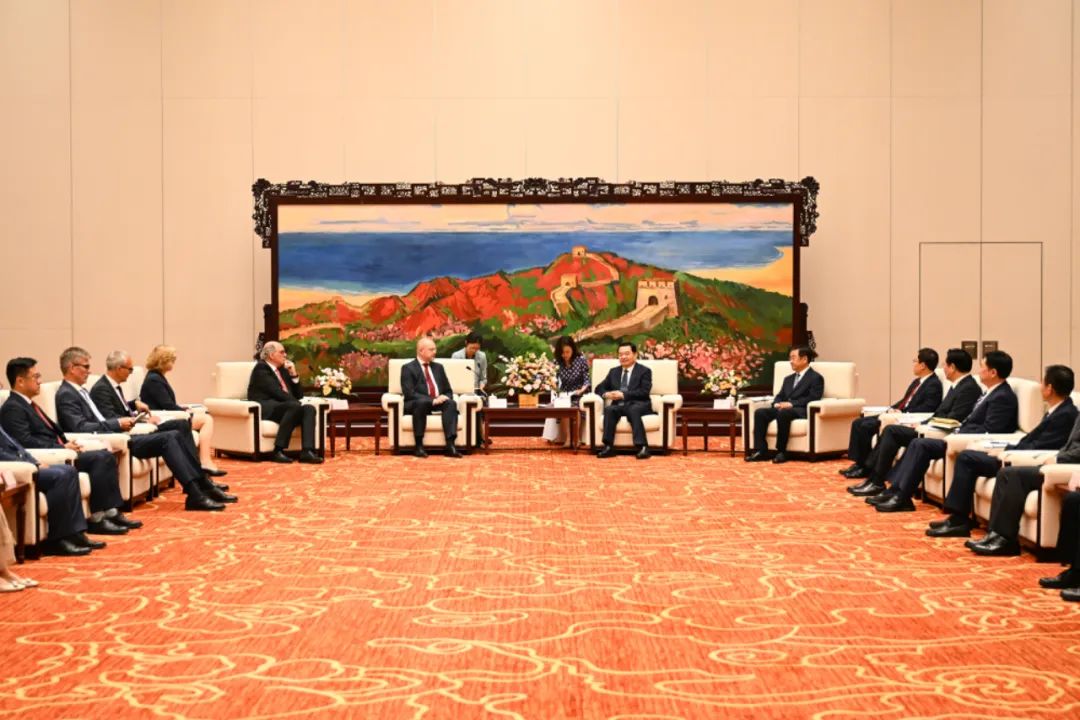 省委书记、省人大常委会主任郝鹏,省委副书记、省长王新伟在沈阳会见宝马集团董事默特尔一行。