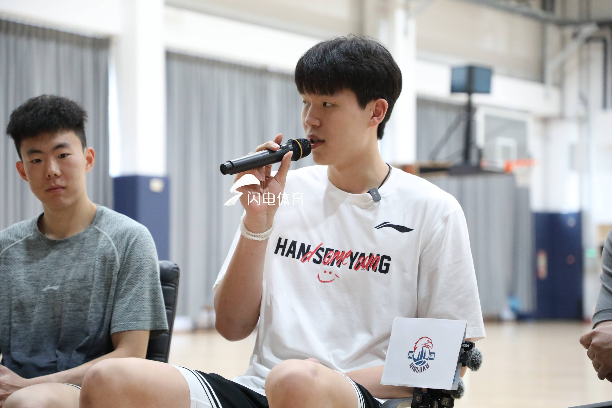 这小眼神也太好笑了 杨瀚森谈训练偷懒偷瞄刘维伟反应