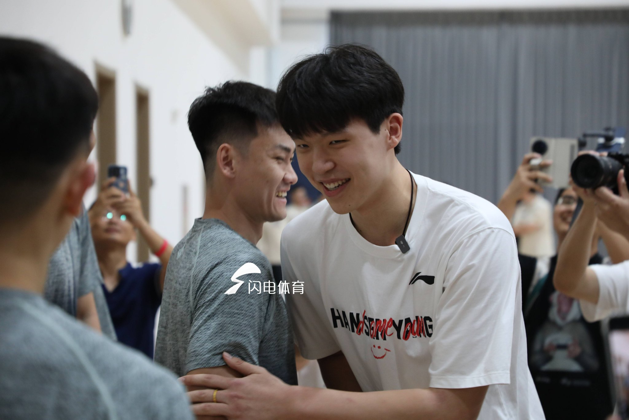 杨瀚森回国与昔日球队相聚 总结追梦NBA收获与后续安排