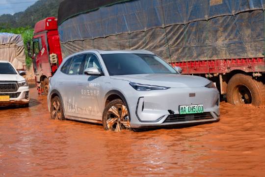 续航免费升级 解决用电焦虑 2026款吉利银河E5长续航上市