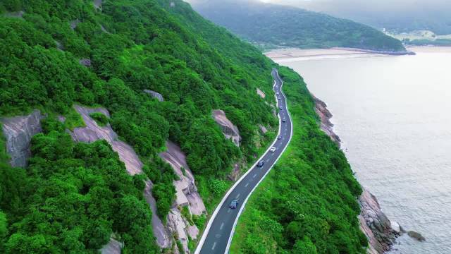 零跑B01上市起价8.98万，智能配置助力山海自驾