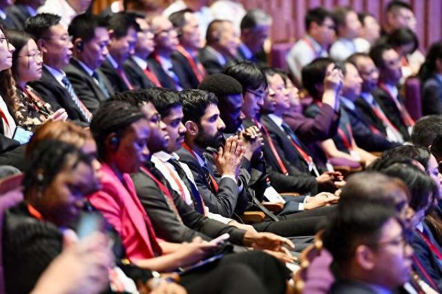 7月24日,2025年世界互联网大会数字丝路发展论坛在福建泉州召开。视觉中国供图