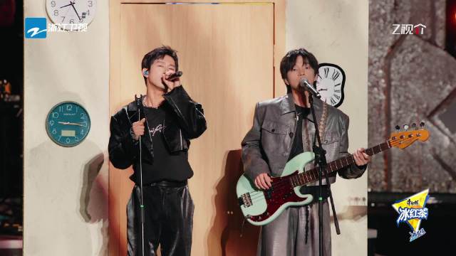 雷佳携手简单对话乐队罗景文喻言动情演绎《人世间》