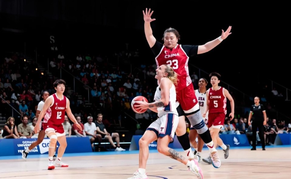 中国女篮为何能打败美国夺冠？李笋南敢弃用刘禹彤，宫鲁鸣被热议