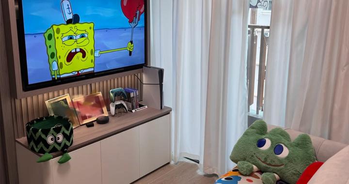 香港新婚夫妻买下32㎡两室蜗居，客厅还不到5平米，网友：太逼仄