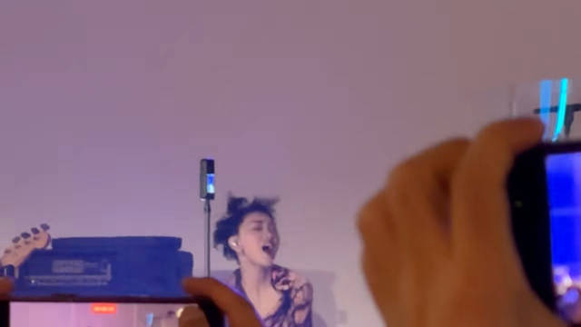 郭采洁鸡窝头亮相first影展，先锋音乐被指梦呓