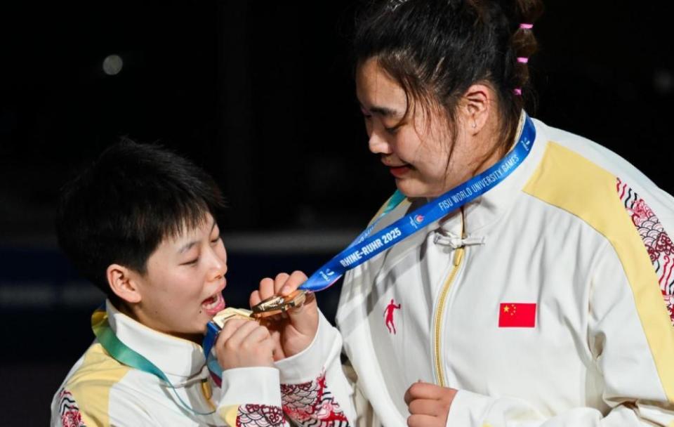 中国女篮大运会夺冠含金量引争议，李笋南和宫鲁鸣，差别一目了然