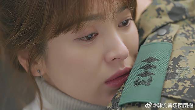 姜暮烟兴高采烈约会，得知柳时镇出任务，当场不舍了