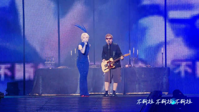 周笔畅巡演与梁翘柏合作《风筝》舞台cut