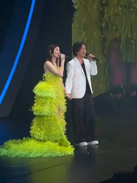 陈慧琳香港演唱会嘉宾郑伊健合唱《甘心替代你》，每一场的嘉宾都是惊喜！