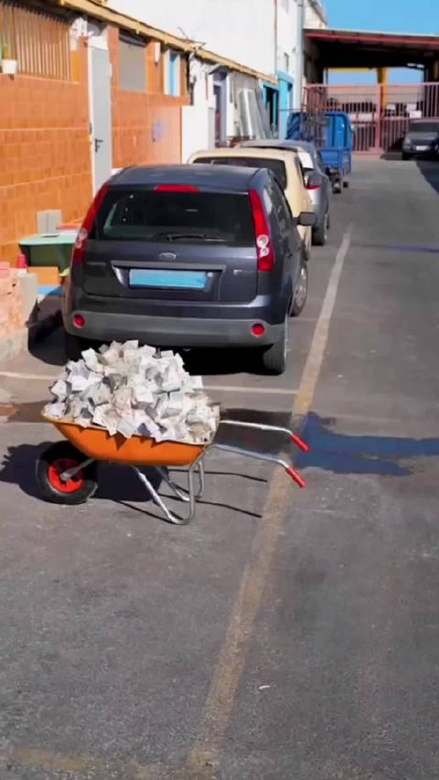 建筑小推车改造出一个多功能露营车