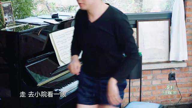 顶级钢琴家多有钱？朗朗媳妇吉娜下厨都穿爱马仕腰带，太奢侈了