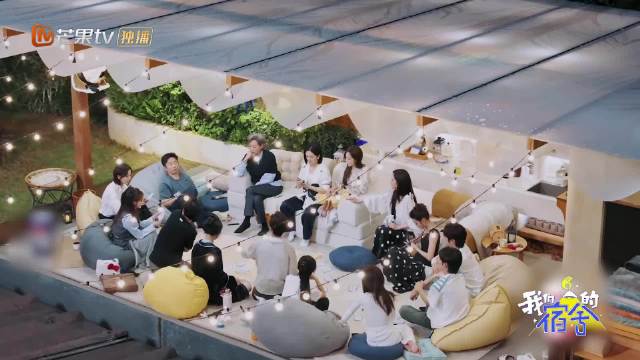 何炅问最想见的是谁，叶童马上说是嫦娥，好好好这真是缘分！我们的宿舍