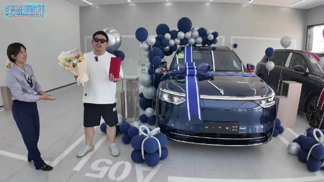 问界M8，这车凭什么卖40万？