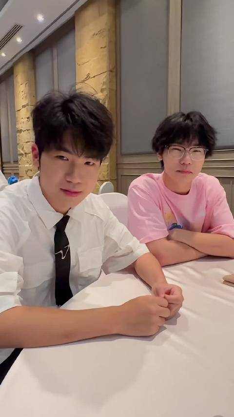 我用1s就看出是谁闹着要唱马可之歌的 你也来试试吧@eStarPro花海