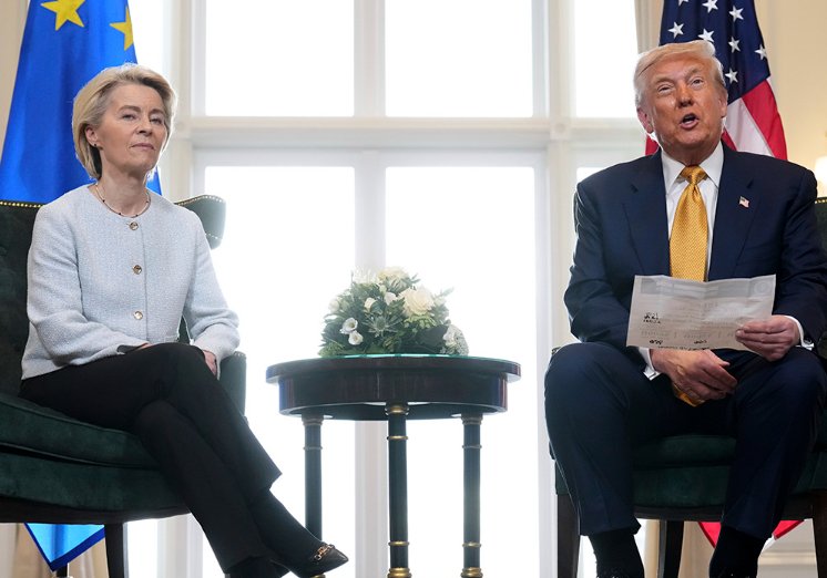 7月27日,特朗普与冯德莱恩在苏格兰会面,宣布美欧达成协议 视觉中国