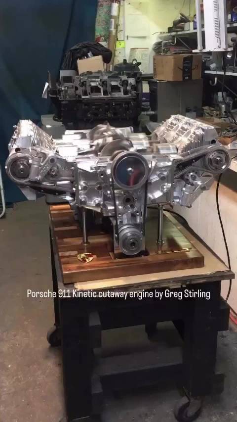 格雷格·斯特林（Greg Stirling）制作的令人惊叹的保时捷911动态剖面图发动机